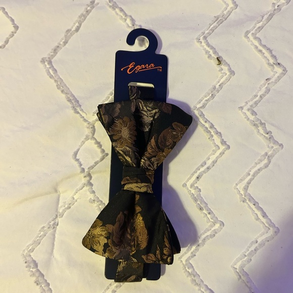 Egara Black and Gold Floral Bow Tie - Picture 1 of 1